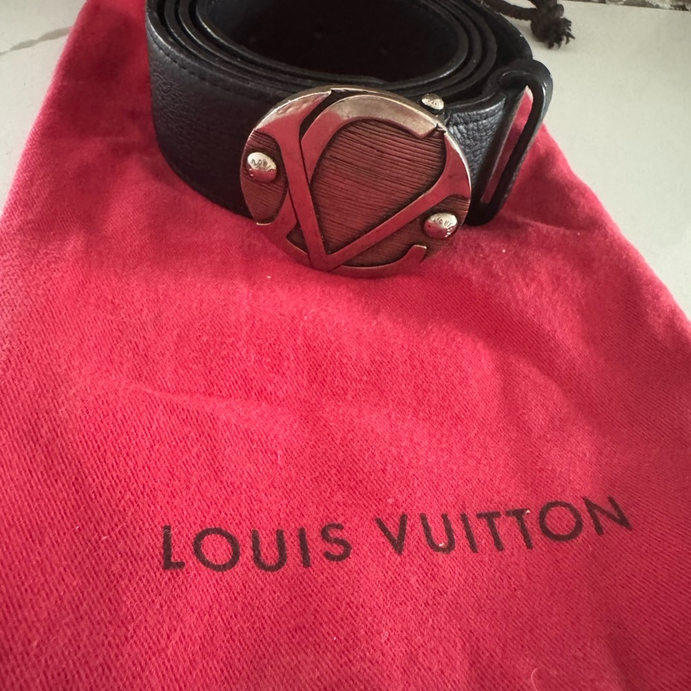 Louis Vuitton Black and Silver Belt with Iconic LV Buckle - Picture 2 of 8